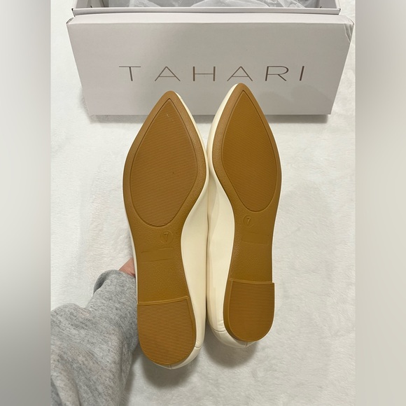 NIB Tahari Paris Ivory Vegan Pointed Toe Flats - Size 7 - Picture 4 of 6